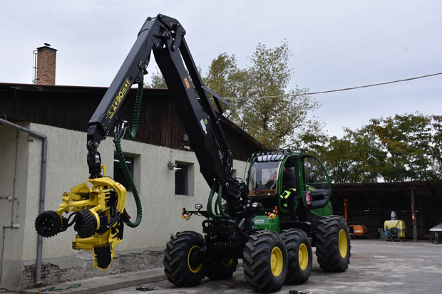 Секач стабала уместо 15 радника
